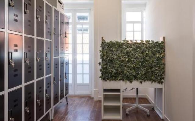 Отель The Mulberry Tree Lisbon Hostel Португалия, Лиссабон - отзывы, цены и фото номеров - забронировать отель The Mulberry Tree Lisbon Hostel онлайн вид на фасад