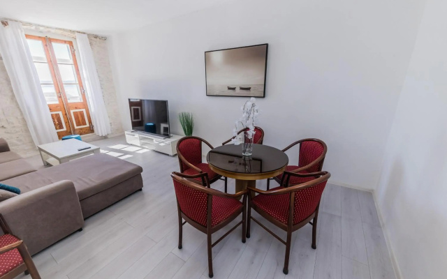 A1 - Spacious apt on the Seafront With Terrace