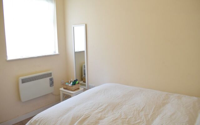 Отель 1 Bedroom Flat On Holloway Road комната для гостей