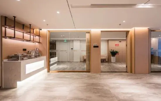 Wanda Yue Hotel (Pingtan Station Night Market, Longwangtou Beach)