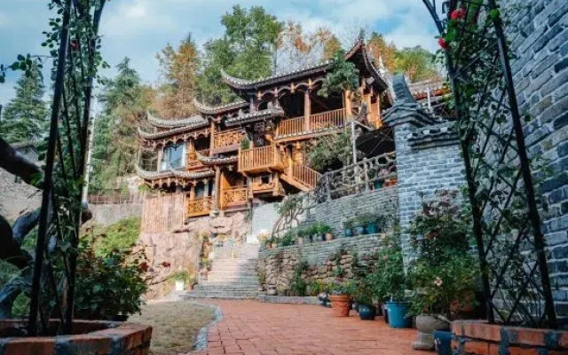 Tusi Xuanfu (Furong Town Waterfall Store)