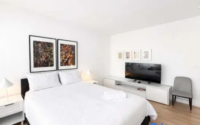 Brunswick 2B Living Near Sydney Rd w/ Free Parking
