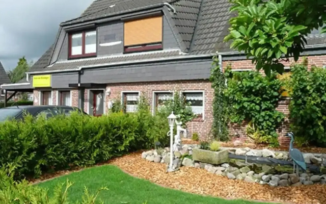 Attractive Apartment Near Town Center