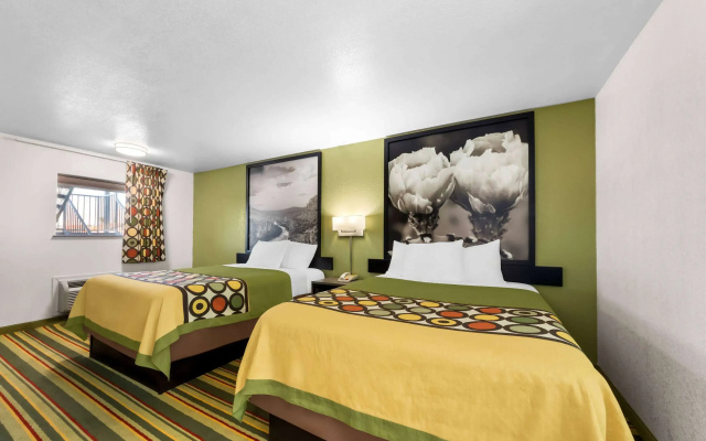 Super 8 by Wyndham Pleasanton
