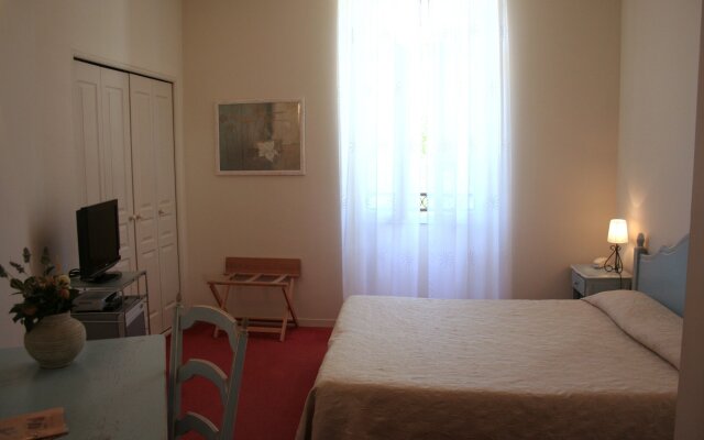 Hotel Les Cigales комната для гостей