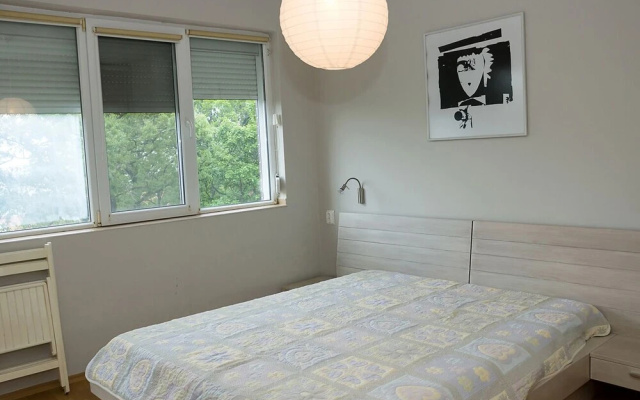 FM Luxury 1-BDR Apartment - Into the Woods
