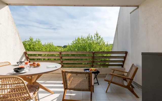 Studio mignon avec terrasse quartier du golf