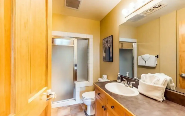 Luxury 3 Bedroom Mountain Condo in River Run Village with Beautiful Mountain Views and Walking Distance to Ski