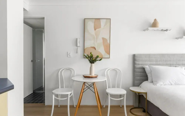 Ideal Studio Inner-city Pad With Private Balcony
