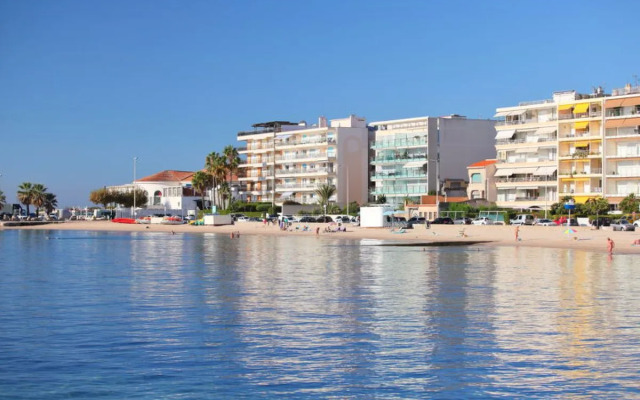Cannes Bay 19714