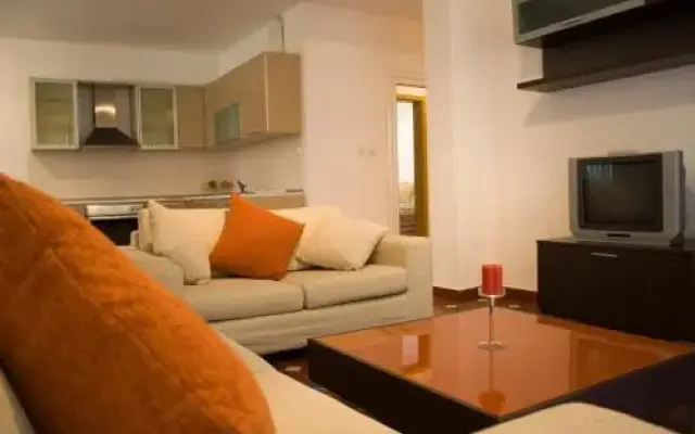 Sunny House Aparthotel