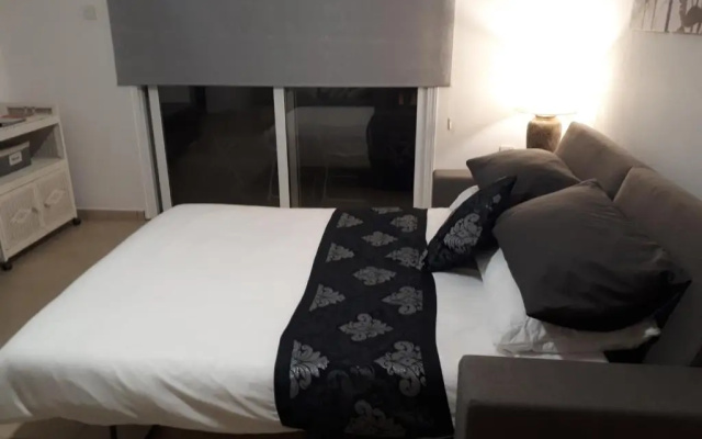 Stunning Spacious 2-bed Apartment in Liopetri