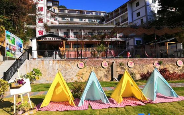 Wanlv Hakka Inn