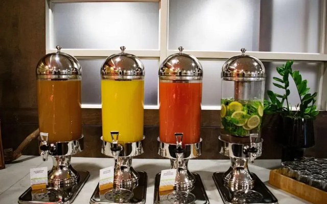 Hotel Mtl Express - Montreal Airport