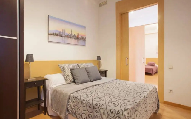 Akira Flats Urquinaona Centric apartment