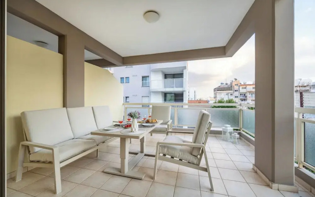 Lena Court - Spacious 3bdr, City Views
