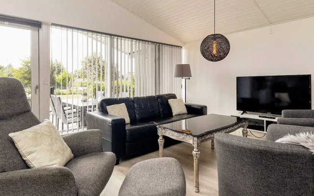 8 Person Holiday Home in Vaeggerlose