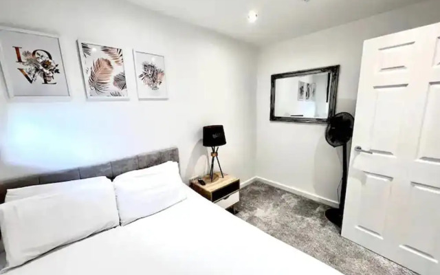 Remarkable 2-bed Apartment in Liverpool