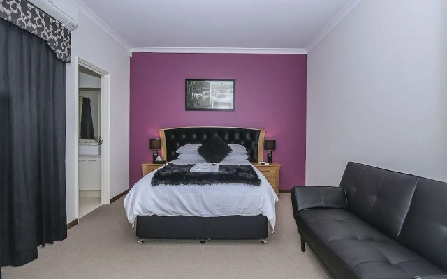 Rose Hotel Clarkson