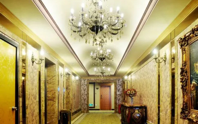 Chongqing Shengteng Yiran Hotel