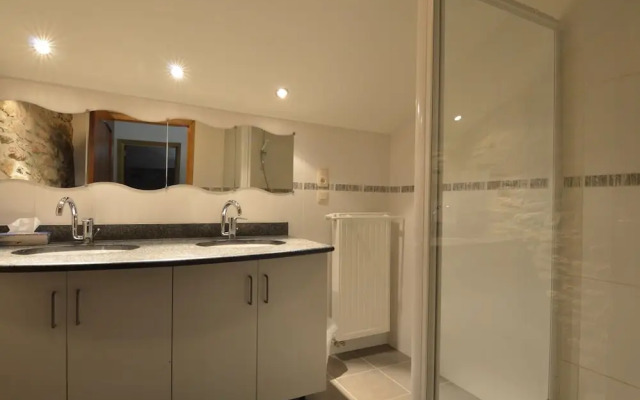 Forest-edge Stay, Burtonville