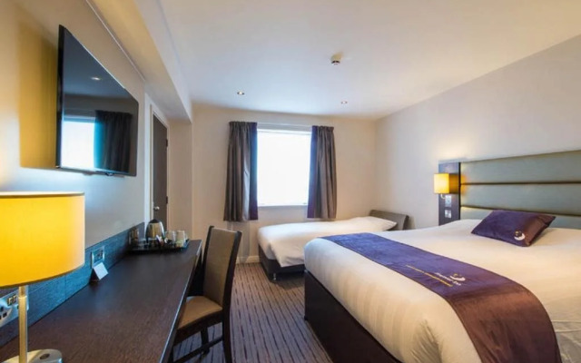 Premier Inn Manchester Trafford Centre South