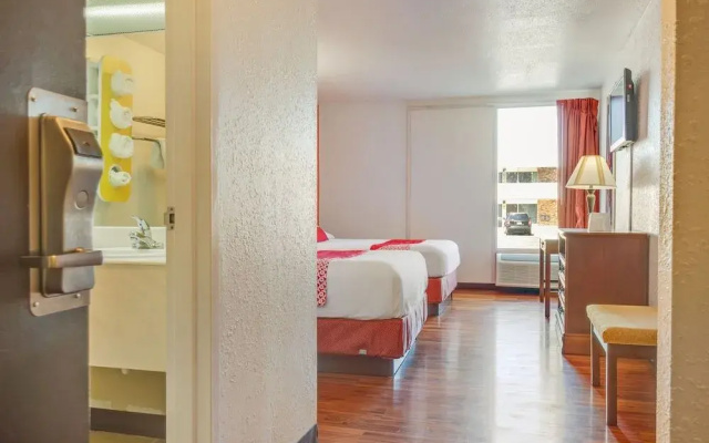 Oyo Hotel Mona Lake Muskegon