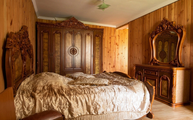 Royal Double Suite with garden view (full double bed) · Mari Guest house — photo 1