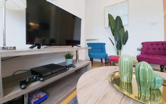 Captivating 1-bed Apartment in Slough With Kingbed