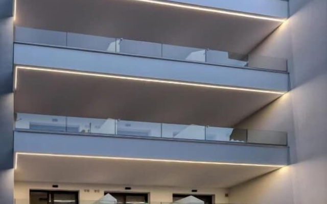 Cens Platinum Luxury Suites