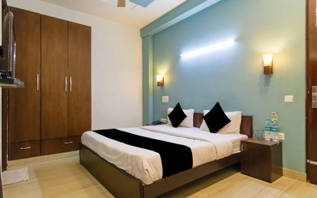 FabHotel Mannat Residency Sec 52