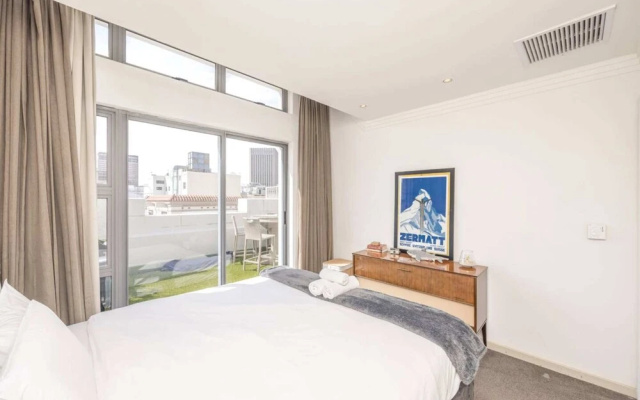 Central and Spacious 1 Bedroom Flat With Swimming Pool