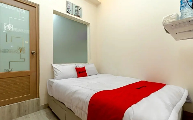 RedDoorz Plus Near RS Royal Taruma Grogol