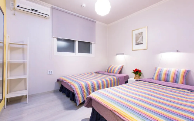 Oh Blue Guesthouse - Hostel