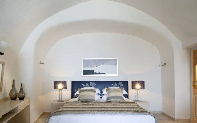 Adamant Suites
