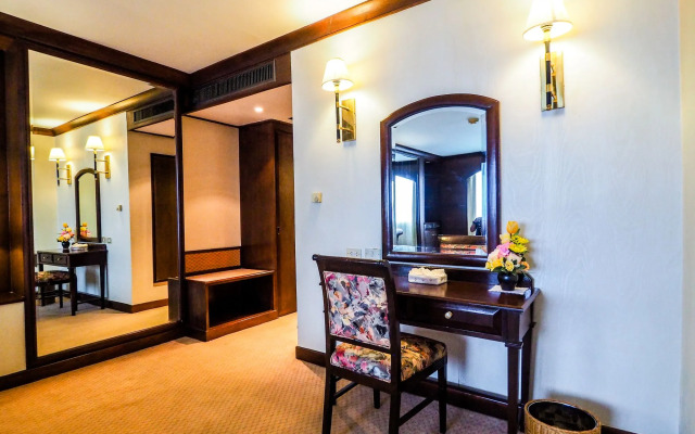 Twin Lotus Hotel