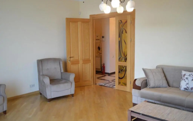 Mtatsminda Str 27(Ex. Dimitri Kipiani Str 35)