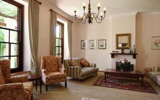 Ridgeback House