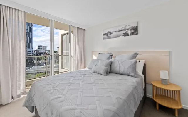 Prime City Residence With Pool, Gym and Parking