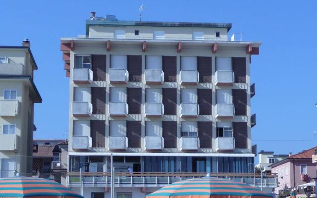 Hotel Suprem Римини вид на фасад