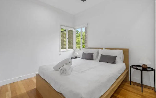 Spacious 3-bed Stay With Balcony and BBQ