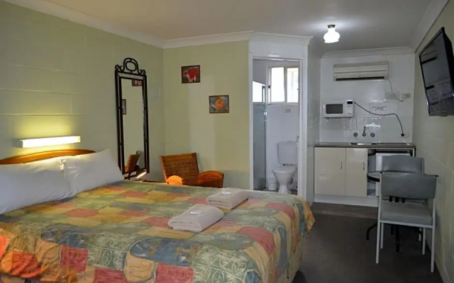 Bungalow Motel