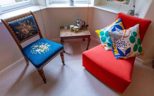 Unique & Homely Suite with Own Access (Adults Only)