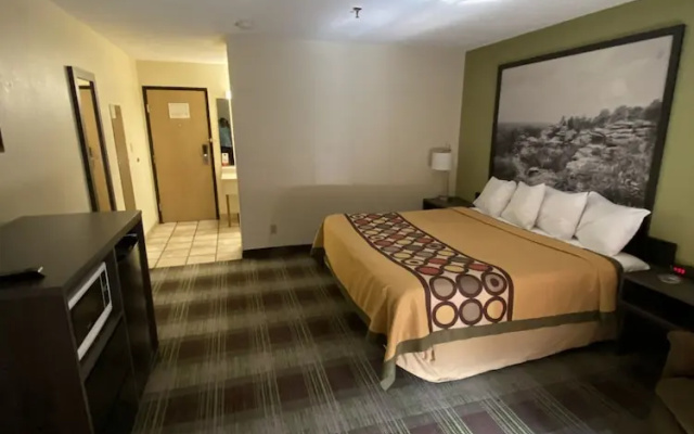 Super 8 Motel - Metropolis