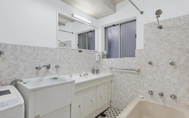 Dolphin Court - Unit 5
