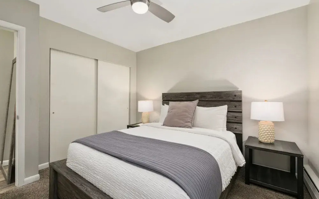 Lavender Suite Relaxed, Walkable Old Town Stay