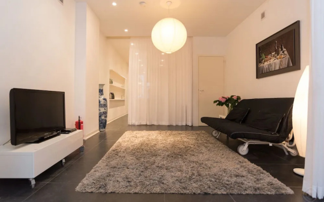 White Room Apartment