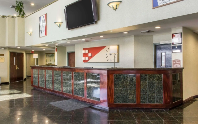 Clarion Hotel & Conference Center Ronkonkoma MacArthur Airport