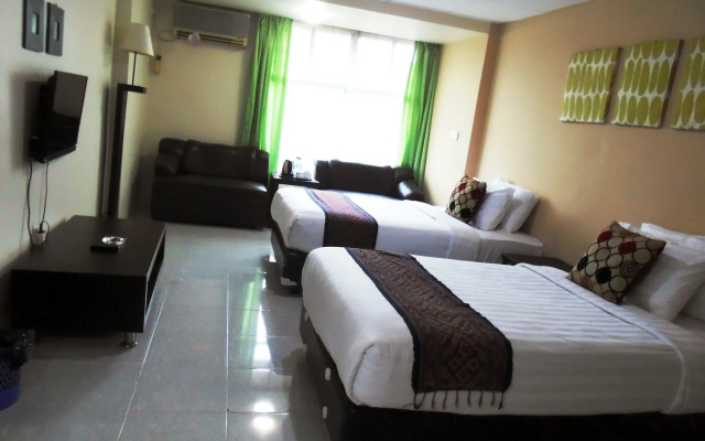 OYO 2487 Sampurna Jaya Hotel