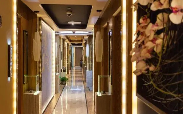 Elong Anyun Hotel (Shanghai Hongqiao International Airport Ziteng Road Subway Station)